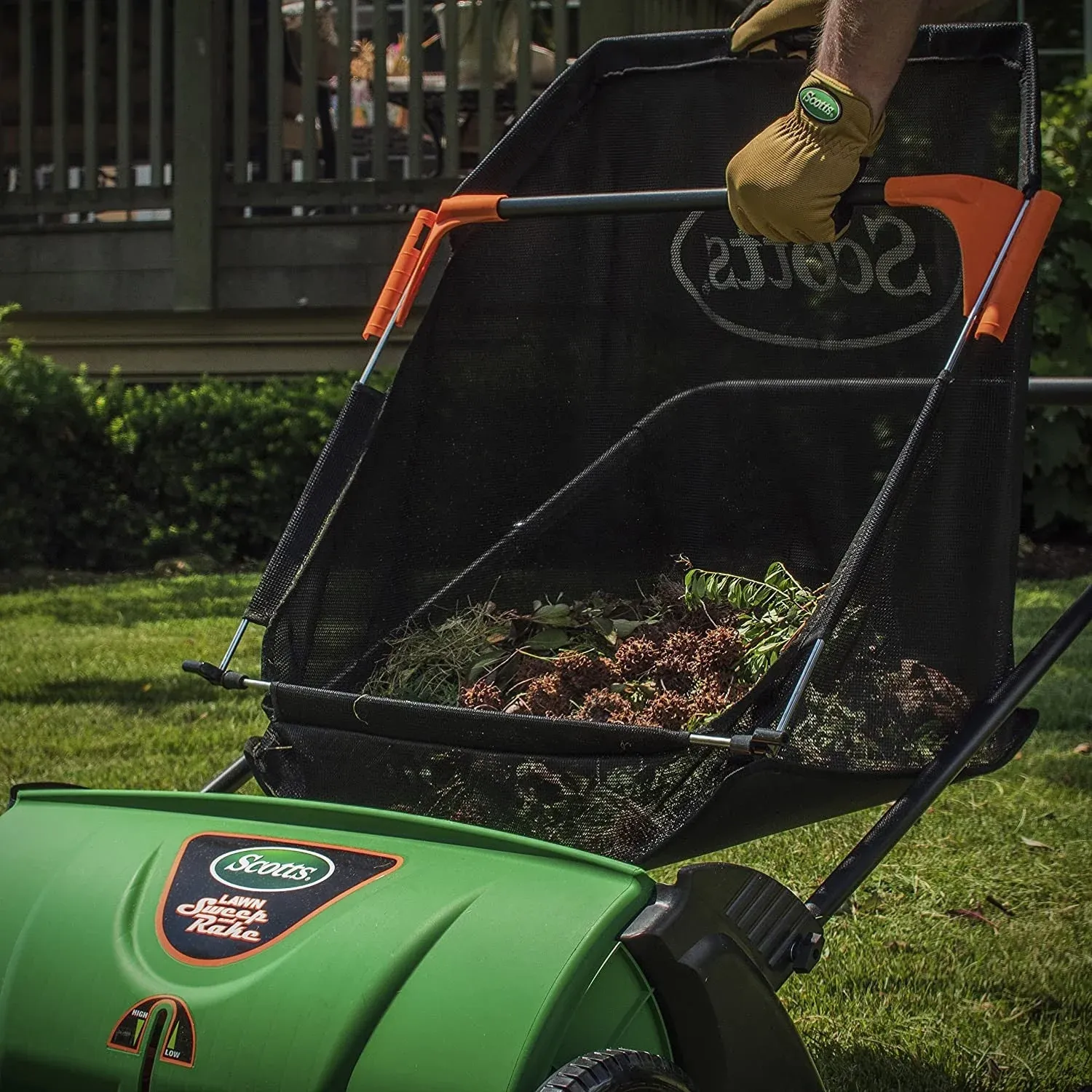 LSW70026S Push Lawn Sweeper, 26-Inch Sweeping Width, 3.6 Bushel Collection Bag - Image 3