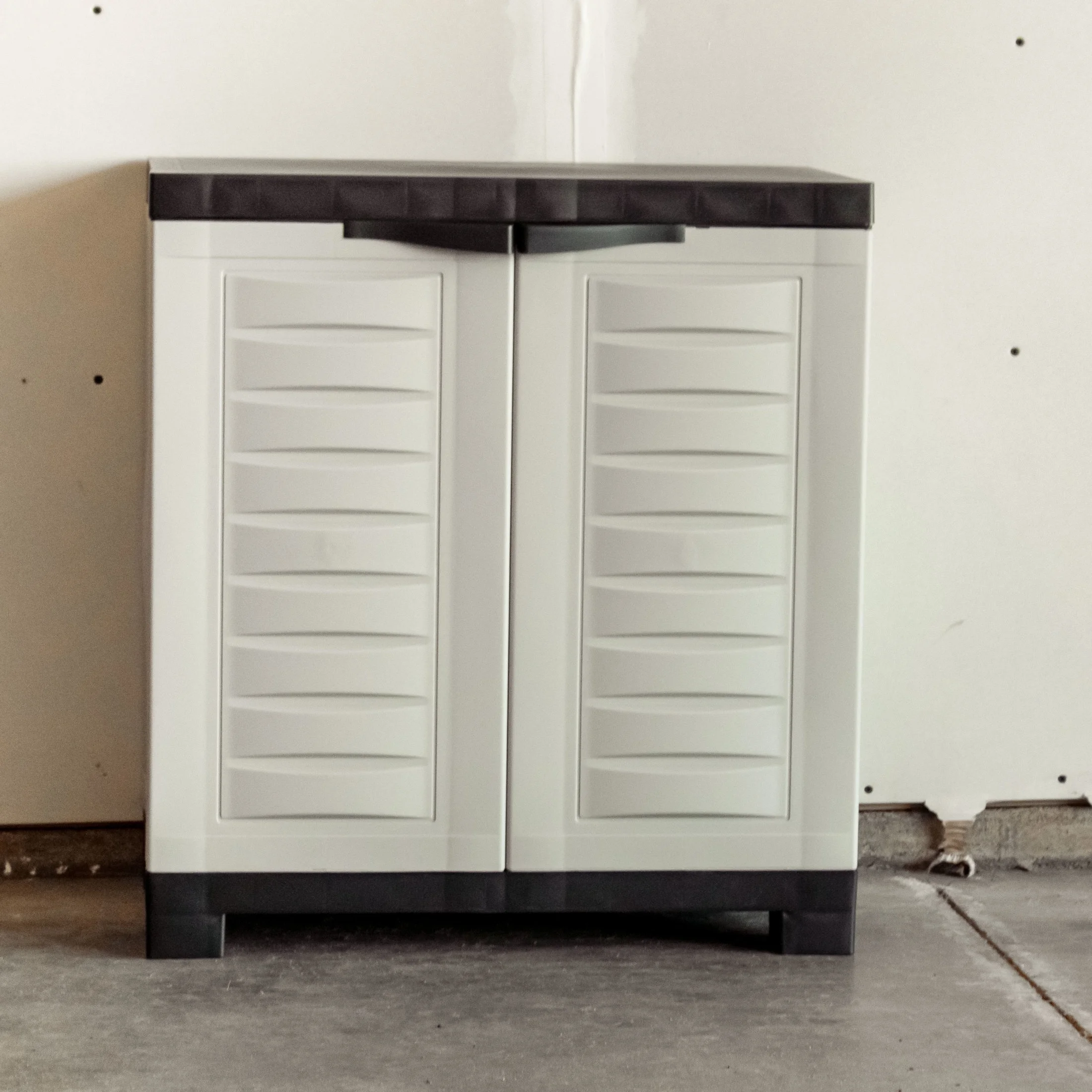 Sunnydaze Adjustable 25.5" Plastic 1-Shelf Freestanding Garage Storage Cabinet, Gray w/ Charcoal Trim - Image 8